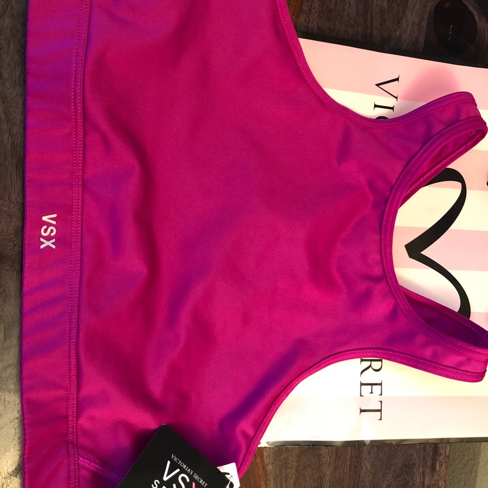NWT Victoria Secret sport bra size medium